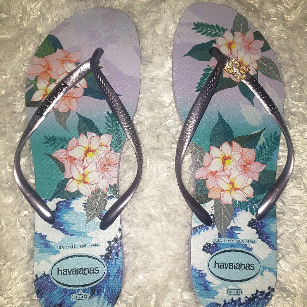 NWT Custom Floral Havaianas with SS charm